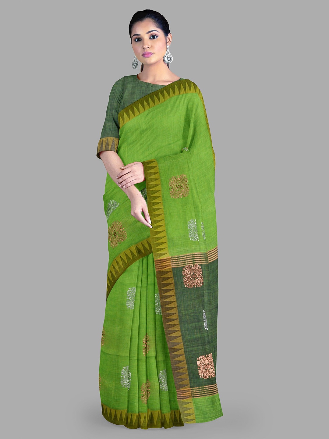 

The Chennai Silks Floral Embroidered Gadwal Saree, Green