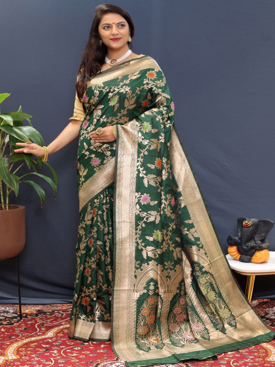 

Royal Rajgharana Saree Women Woven Design Pure Silk Banarasi Sarees, Green