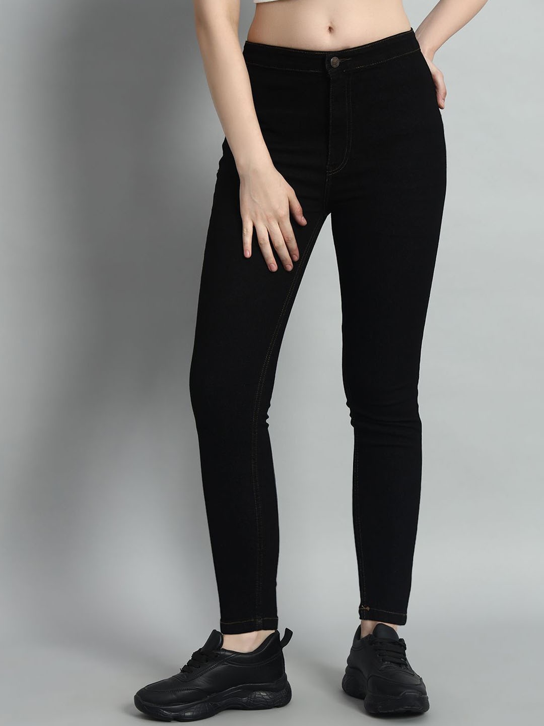

The Roadster Lifestyle Co Women High-Rise No Faded Jeans, Black