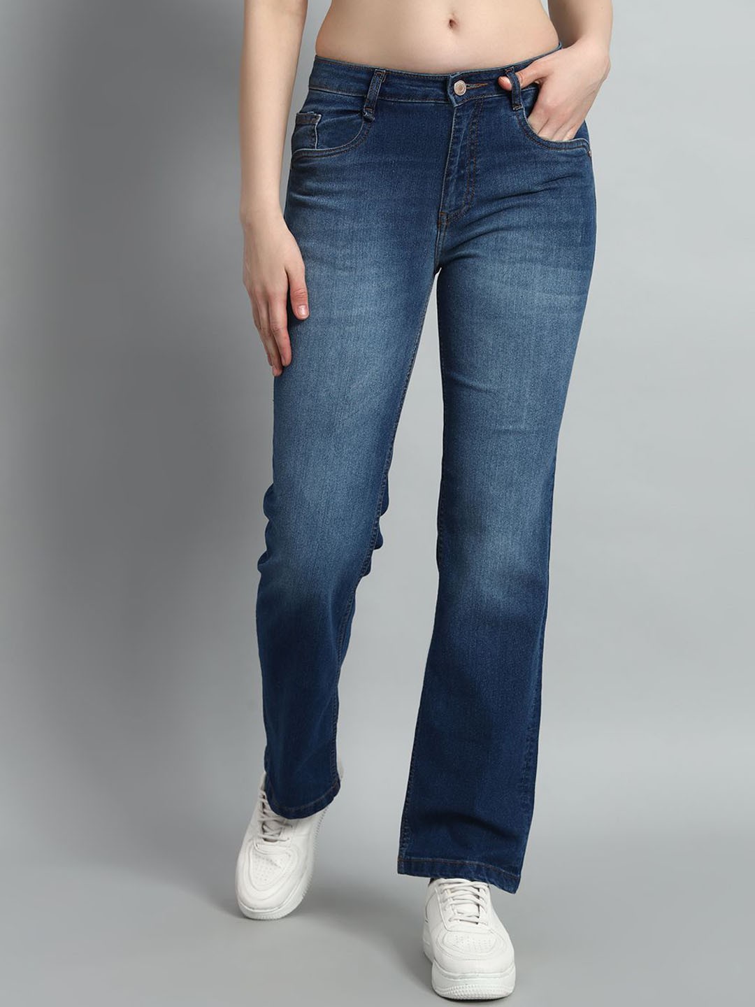 

The Roadster Lifestyle Co Women High-Rise Light Faded Jeans, Blue