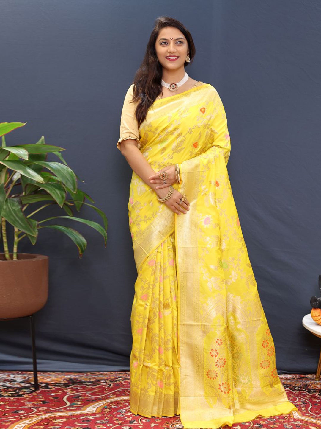 

Royal Rajgharana Saree Woven Design Zari Pure Silk Banarasi Sarees, Yellow