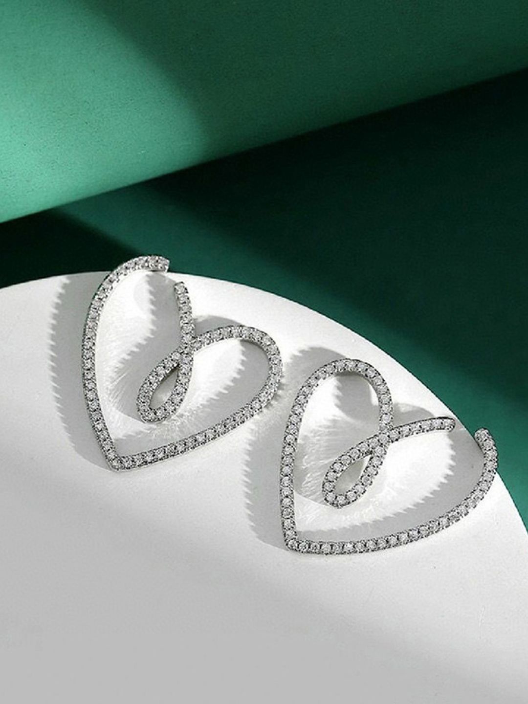 

FIMBUL Heart Shaped Studs Earrings, Silver