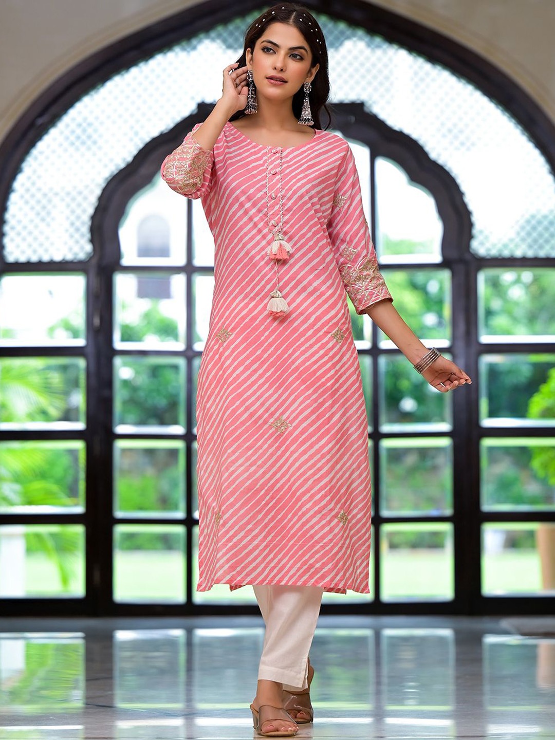 

Divena Leheriya Printed Round Neck Gotta Patti Pure Cotton Regular Straight Kurta, Peach