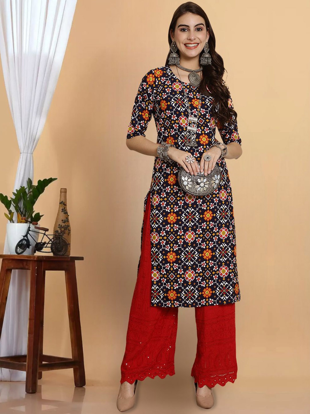 

7Threads Geometric Printed Round Neck Straight Kurta, Black