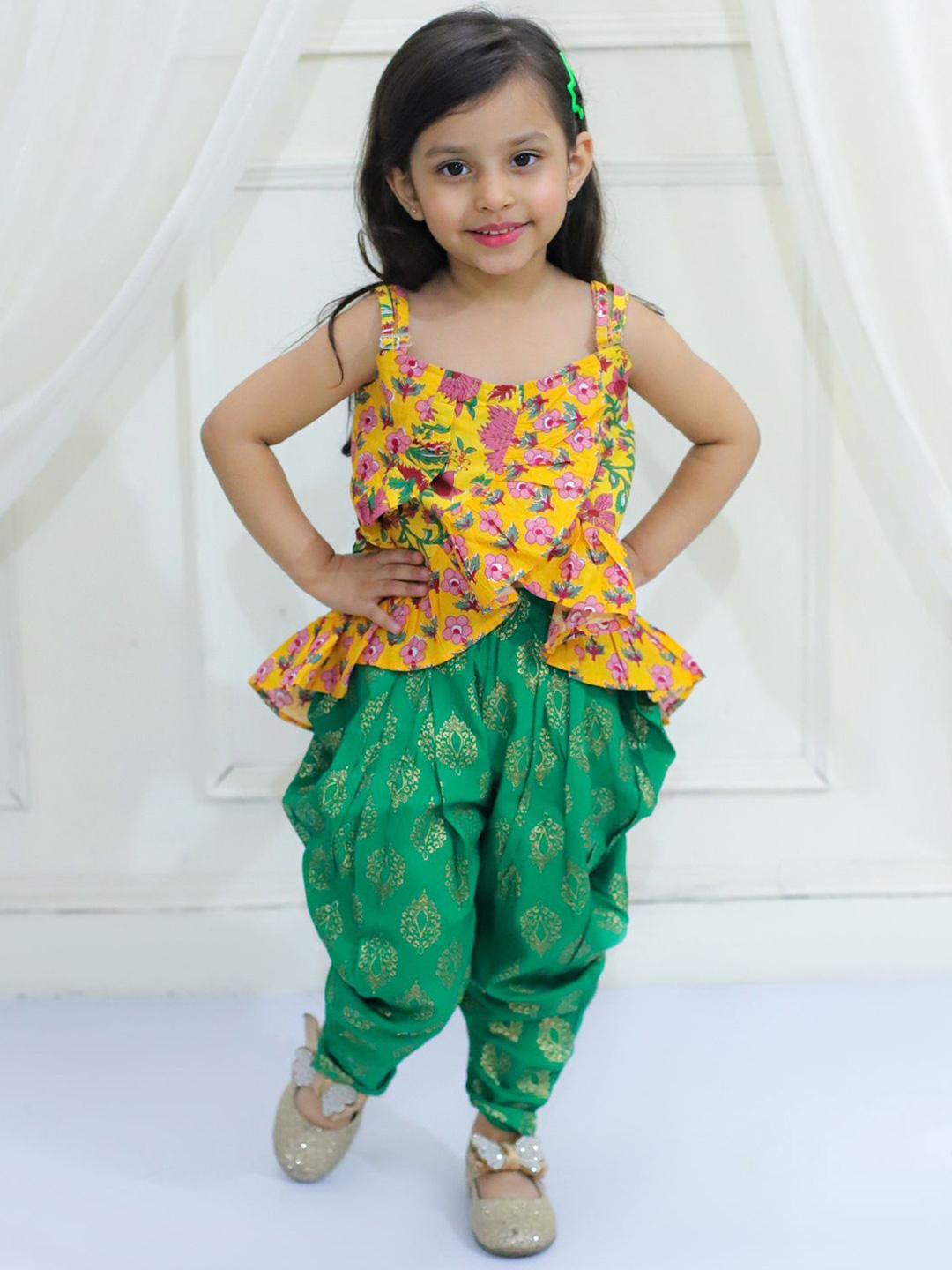 

Twisha Girls Printed Pure Cotton Top With Trousers, Yellow