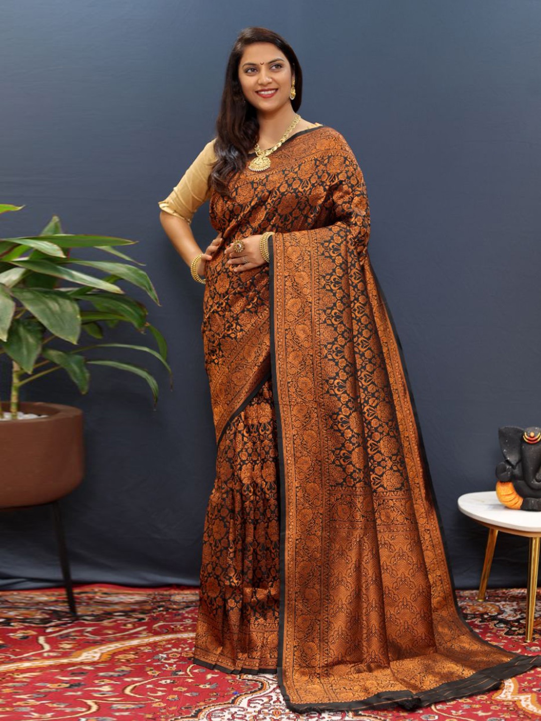 

Royal Rajgharana Saree floral Woven Design Pure Silk Banarasi Sarees, Black