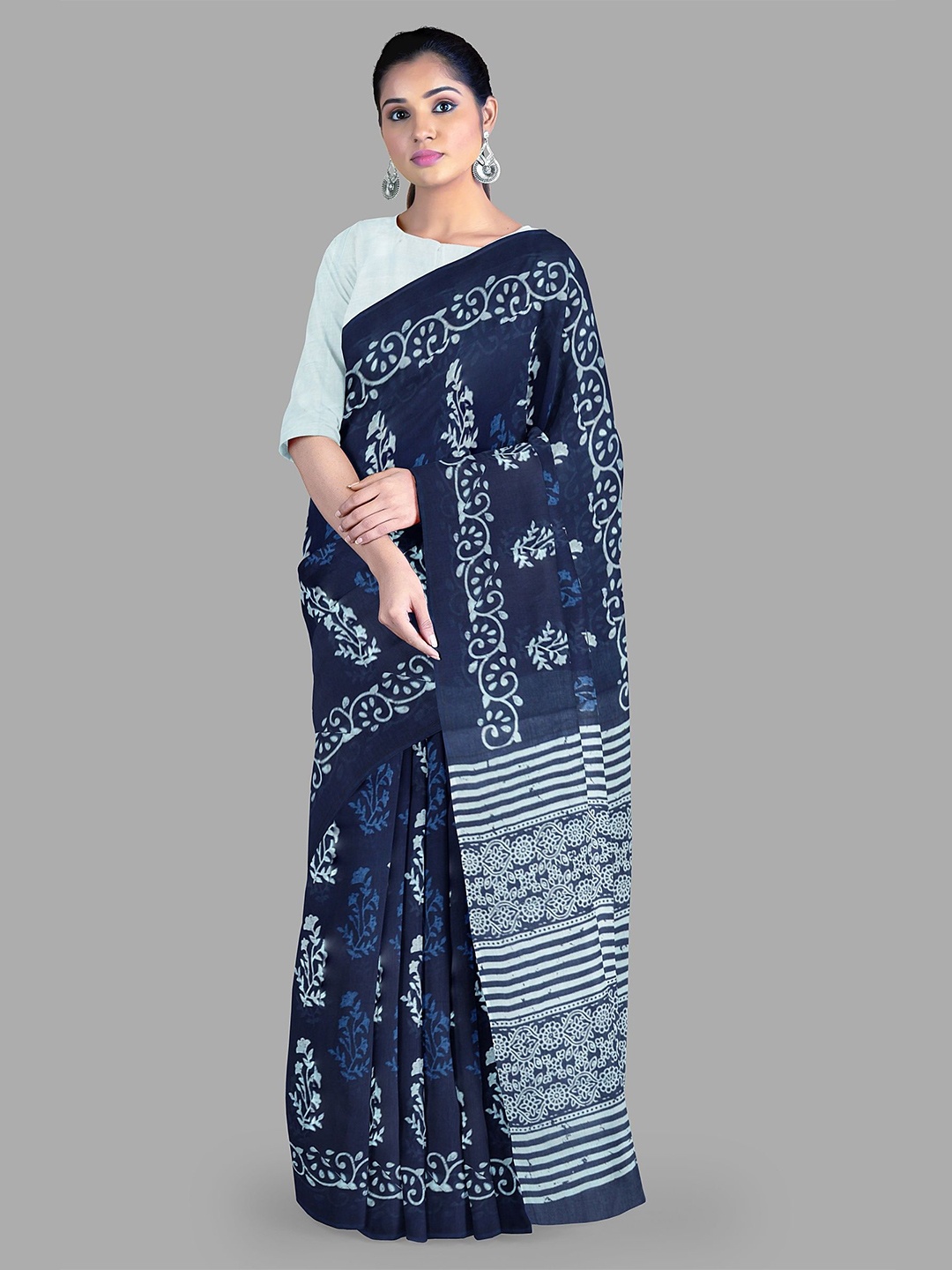 

The Chennai Silks Floral printed Pure Cotton Muga Saree with blouse piece, Navy blue