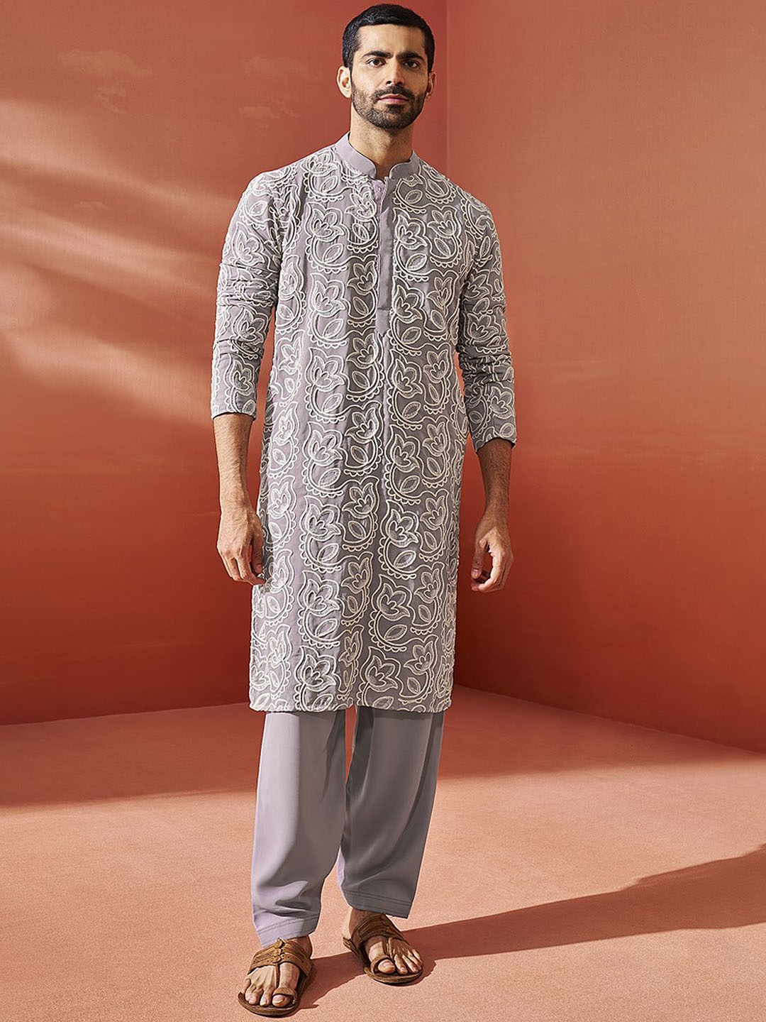 

VASTRAMAY Men Floral Embroidered Regular Thread Work Kurta with Pyjamas, Lavender