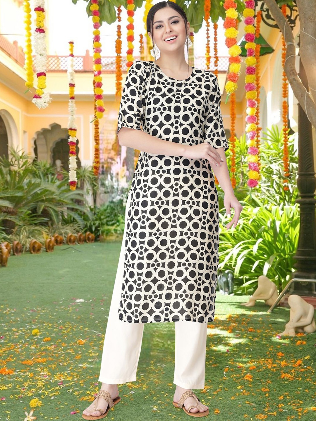 

7Threads Geometric Printed Round Neck Regular Crepe Straight Kurta, Black