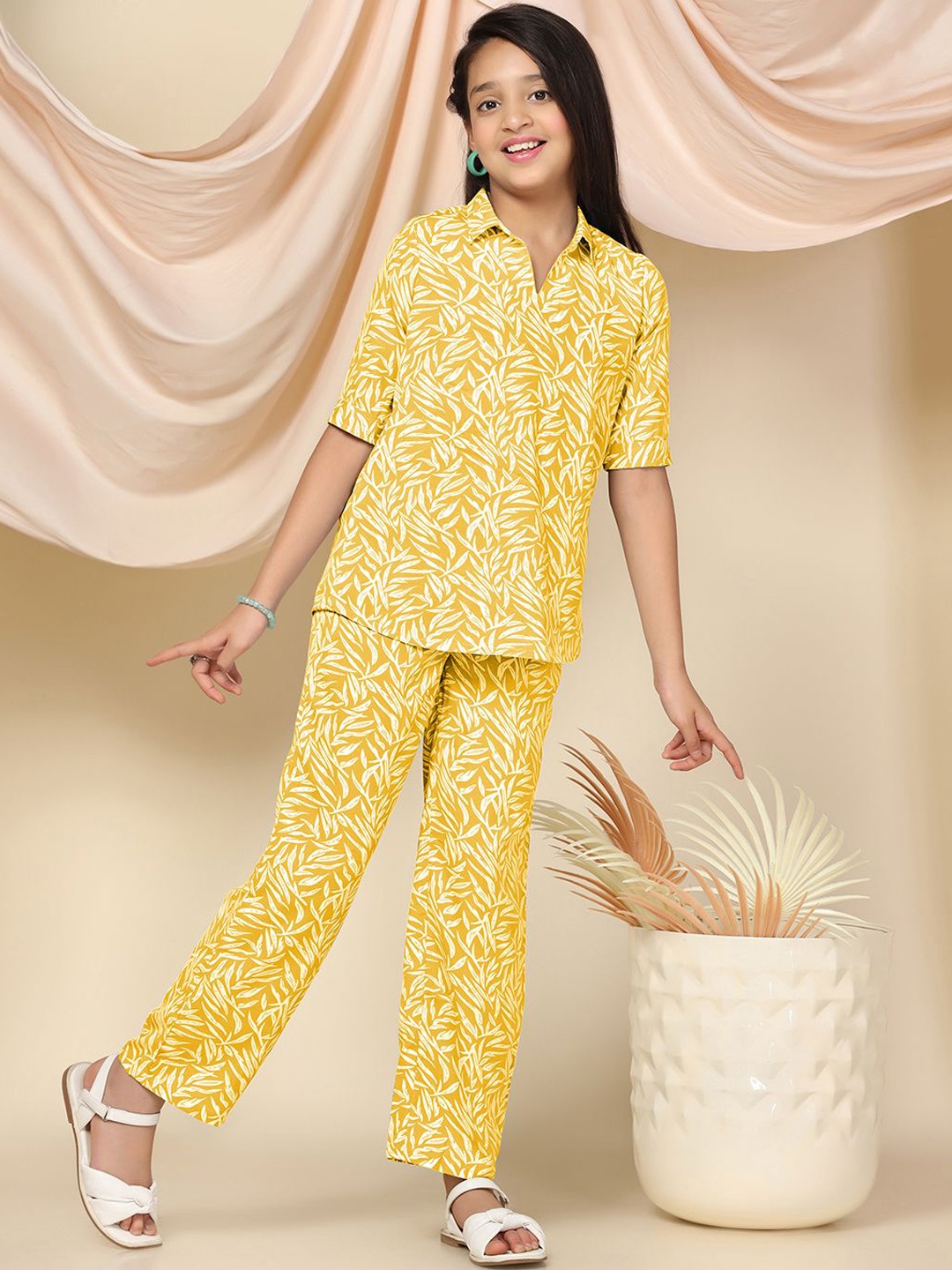 

FASHION DREAM Girls Printed Shirt With Trousers, Yellow