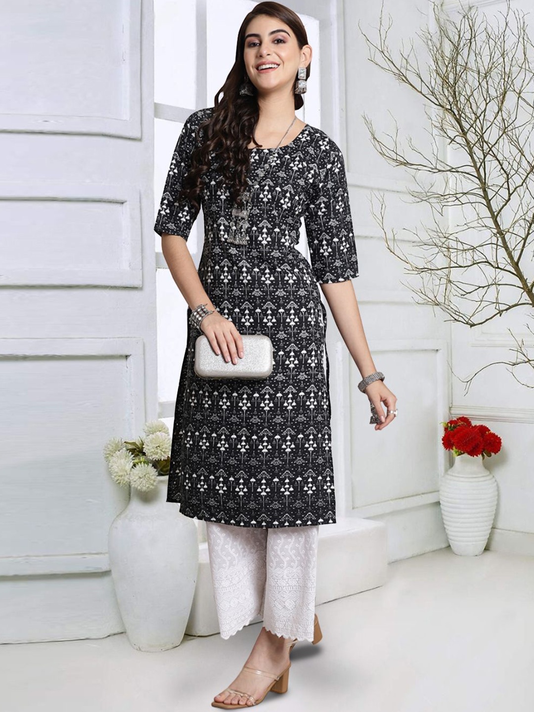 

7Threads Geometric Printed Round Neck Straight Kurta, Black