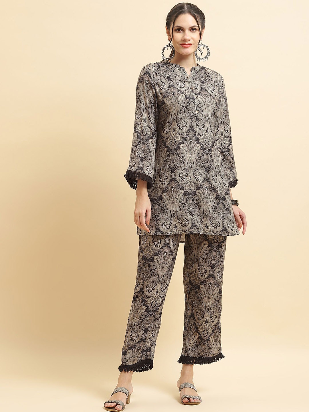 

Shree Floral Printed Mandarin Collar Tunic With Trousers, Grey