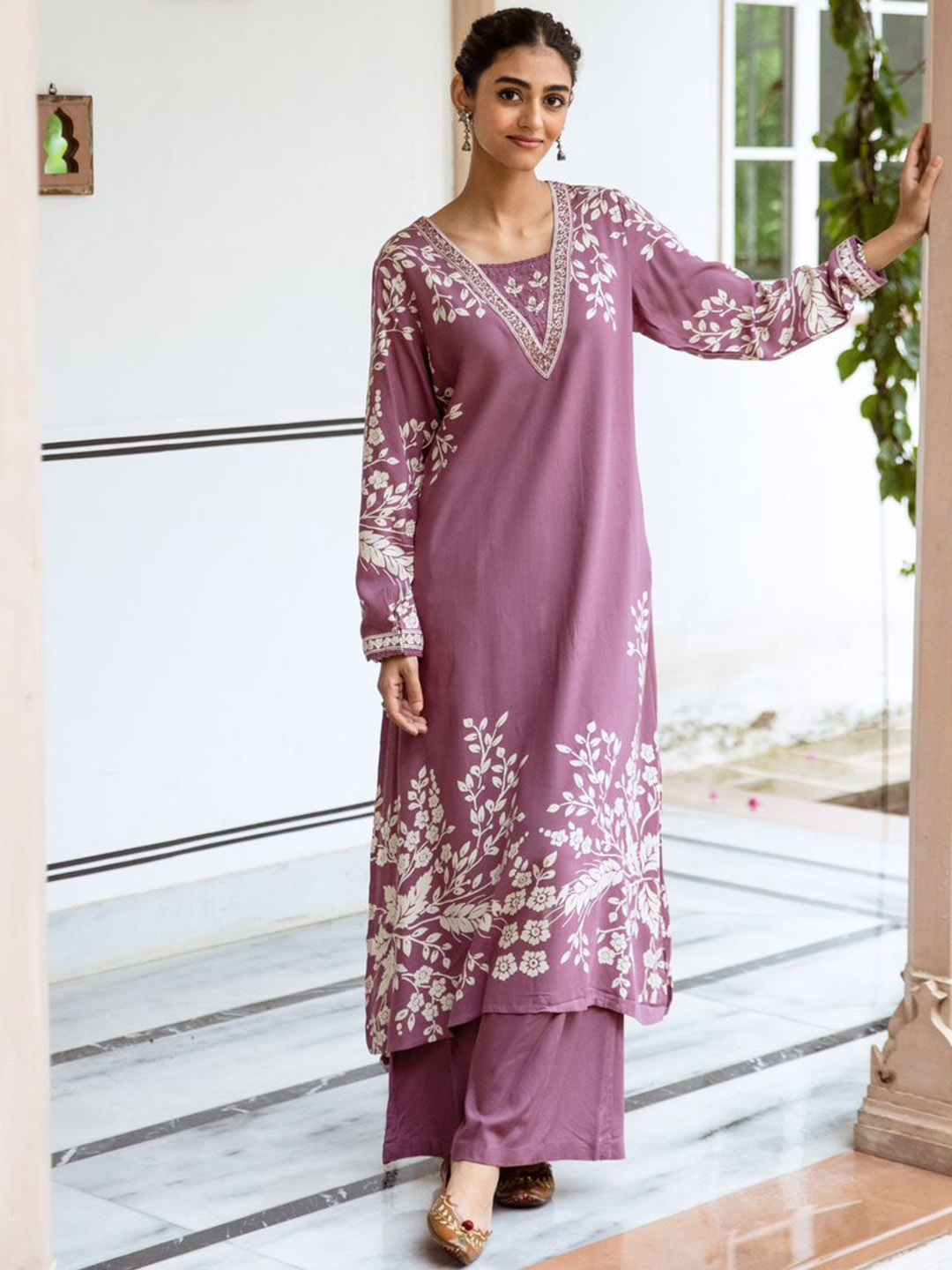 

Anouk Women Floral Printed Regular Kurta with Palazzos, Mauve