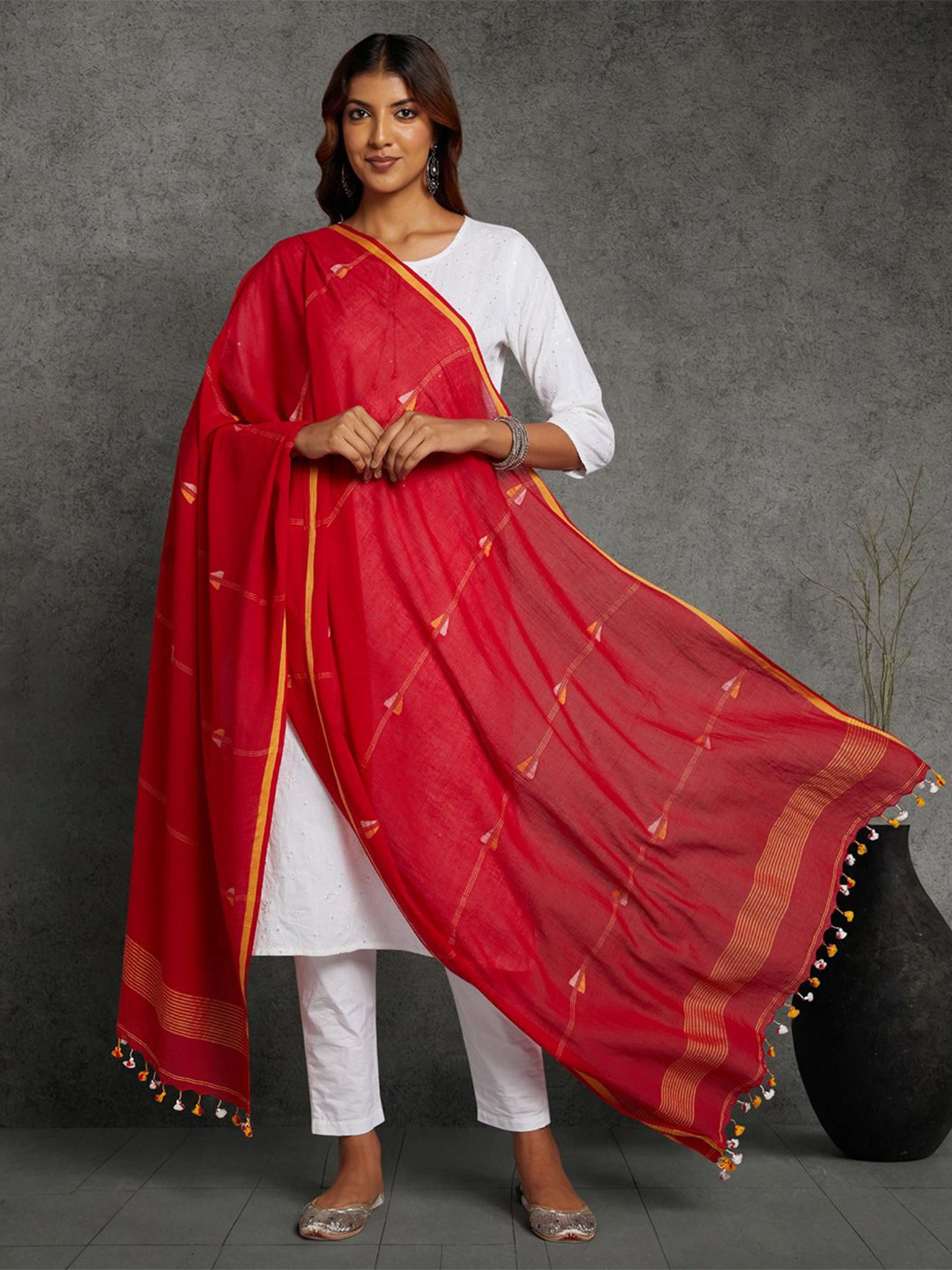 

ArtEastri Geometric Woven Design Jamdani Cotton Dupatta, Red