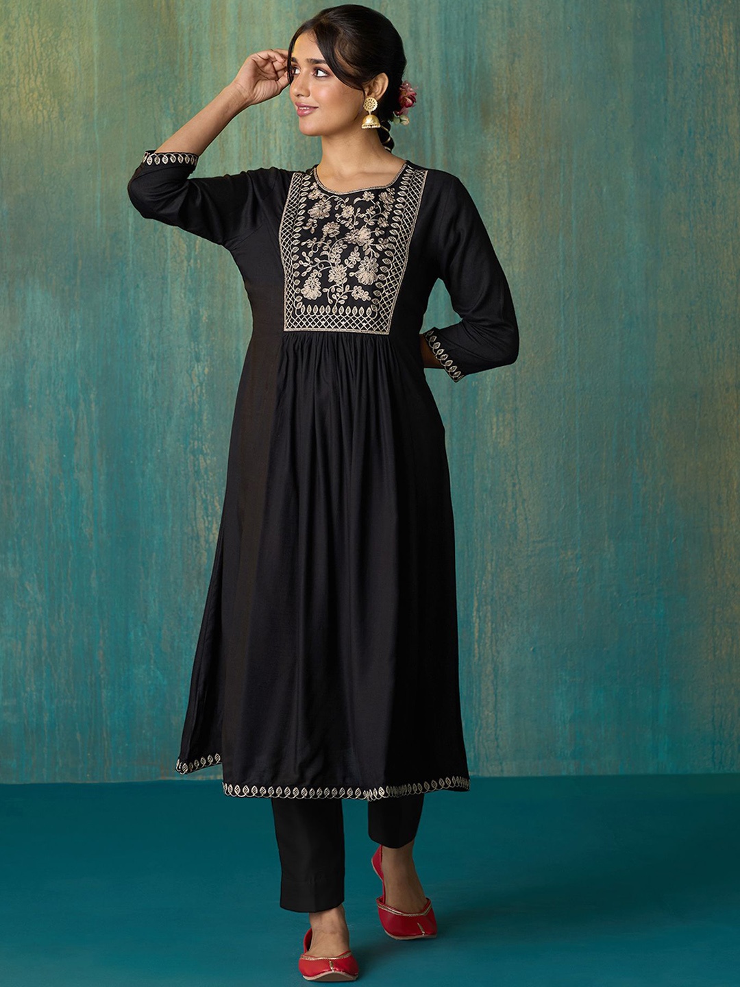 

Likha Women Embroidered Gotta Patti Kurta, Black