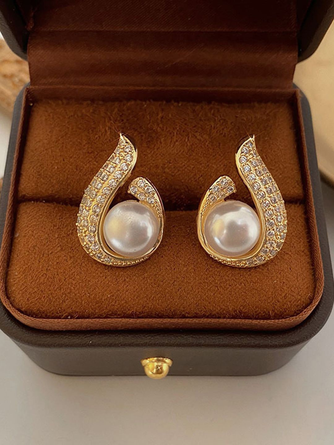 

KRENOZ Classic Studs Earrings, Gold
