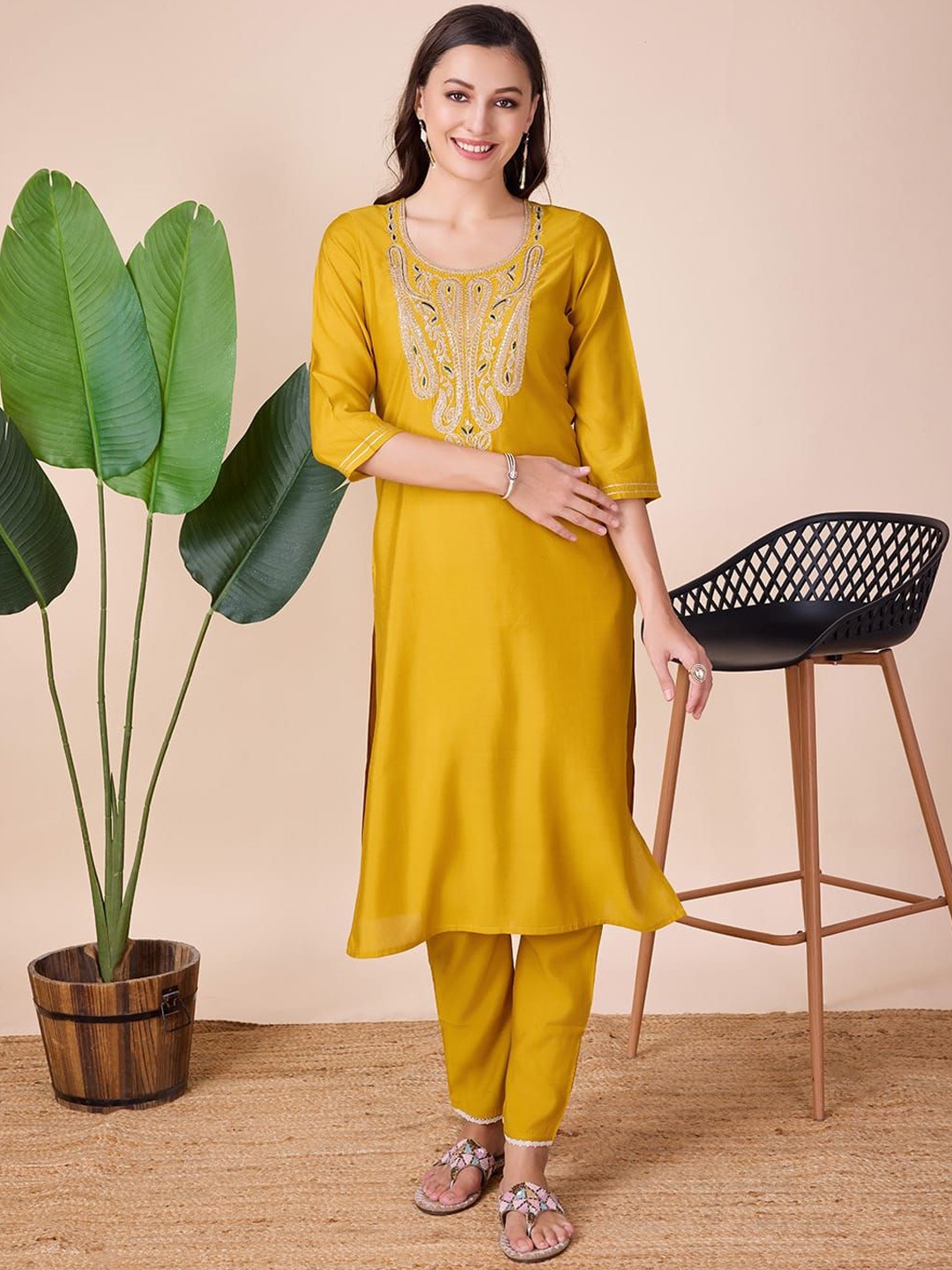 

Suha Women Ethnic Motifs Embroidered Regular Thread Work Kurta with Trousers, Mustard