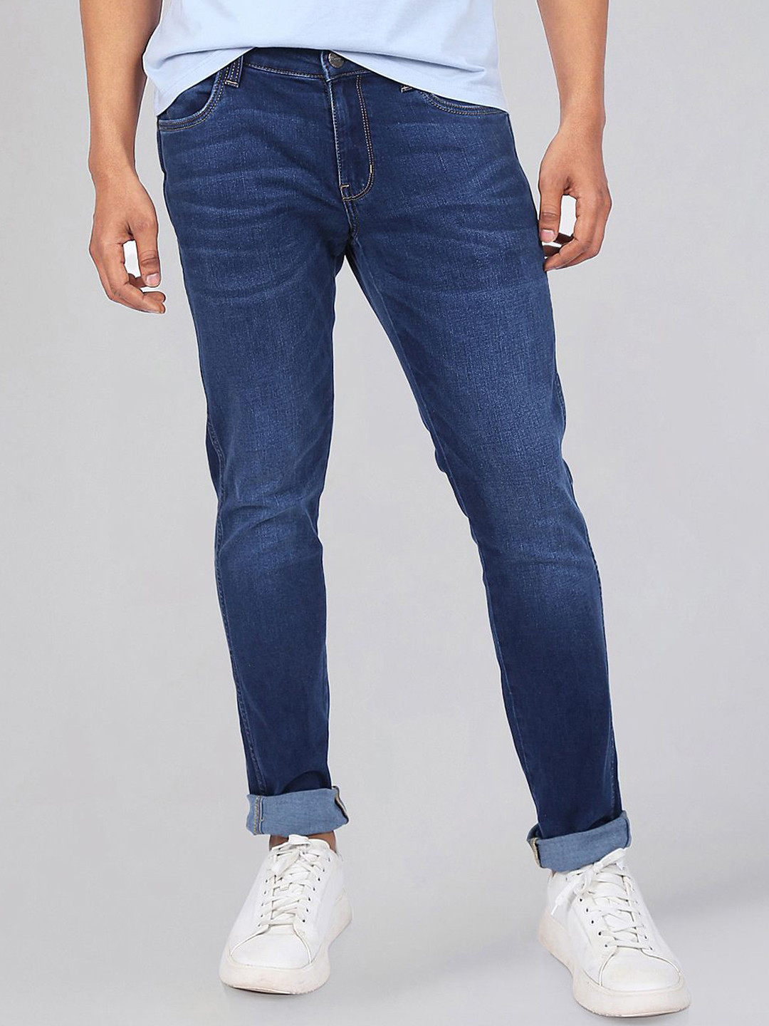 

Wrangler Men Skanders Slim Fit Low-Rise Light Fade Stretchable Jeans, Blue