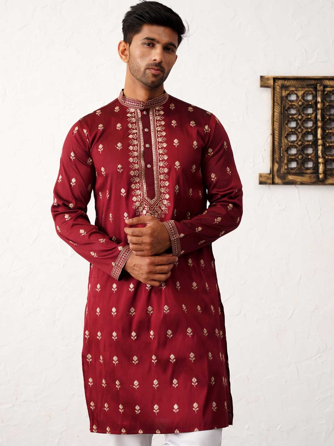 

Jompers Floral Embroidered Mandarin Collar Sequinned Straight Kurta with Pyjamas, Maroon