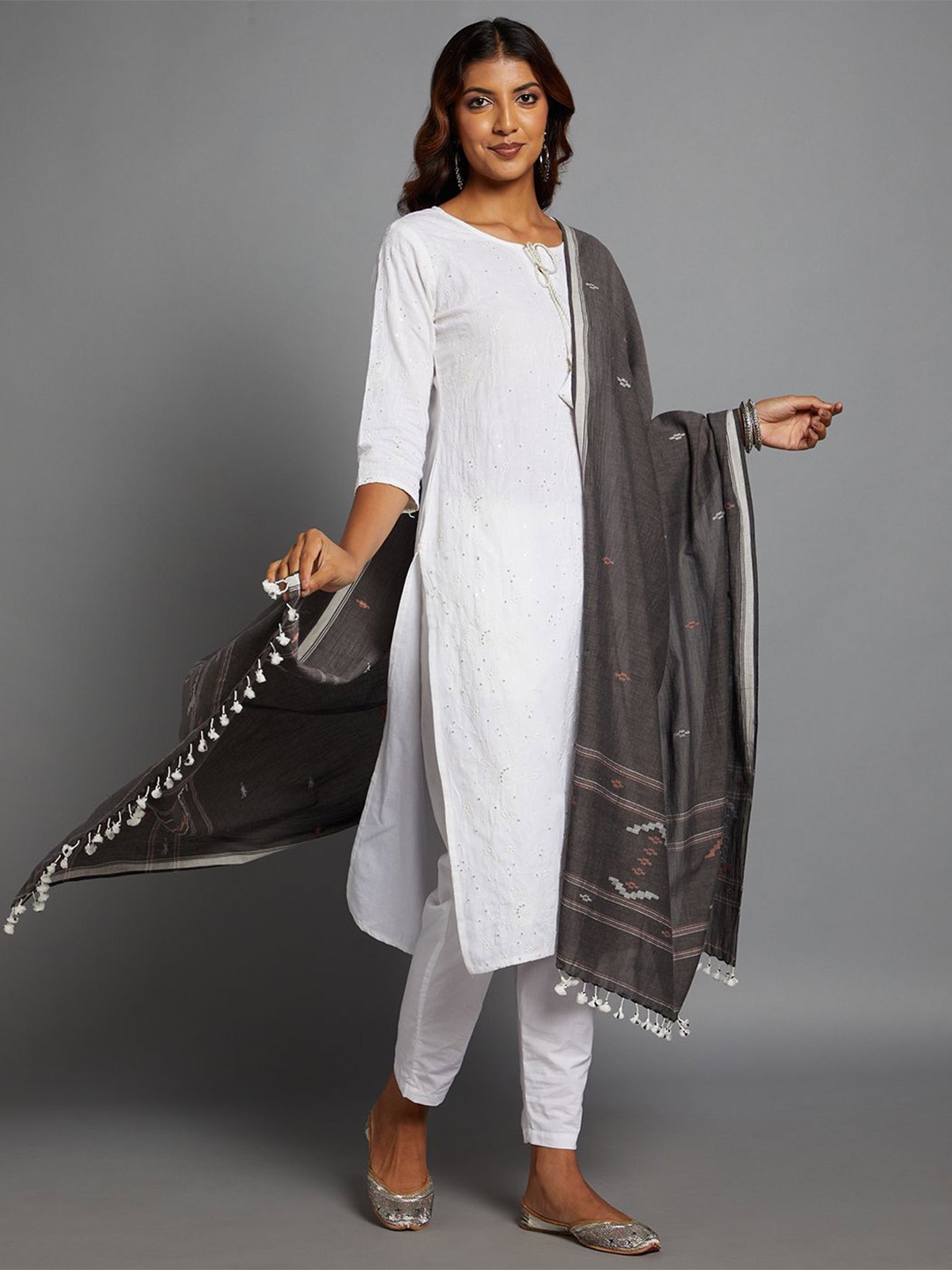 

ArtEastri Geometric Woven Design Jamdani Cotton Dupatta, Grey