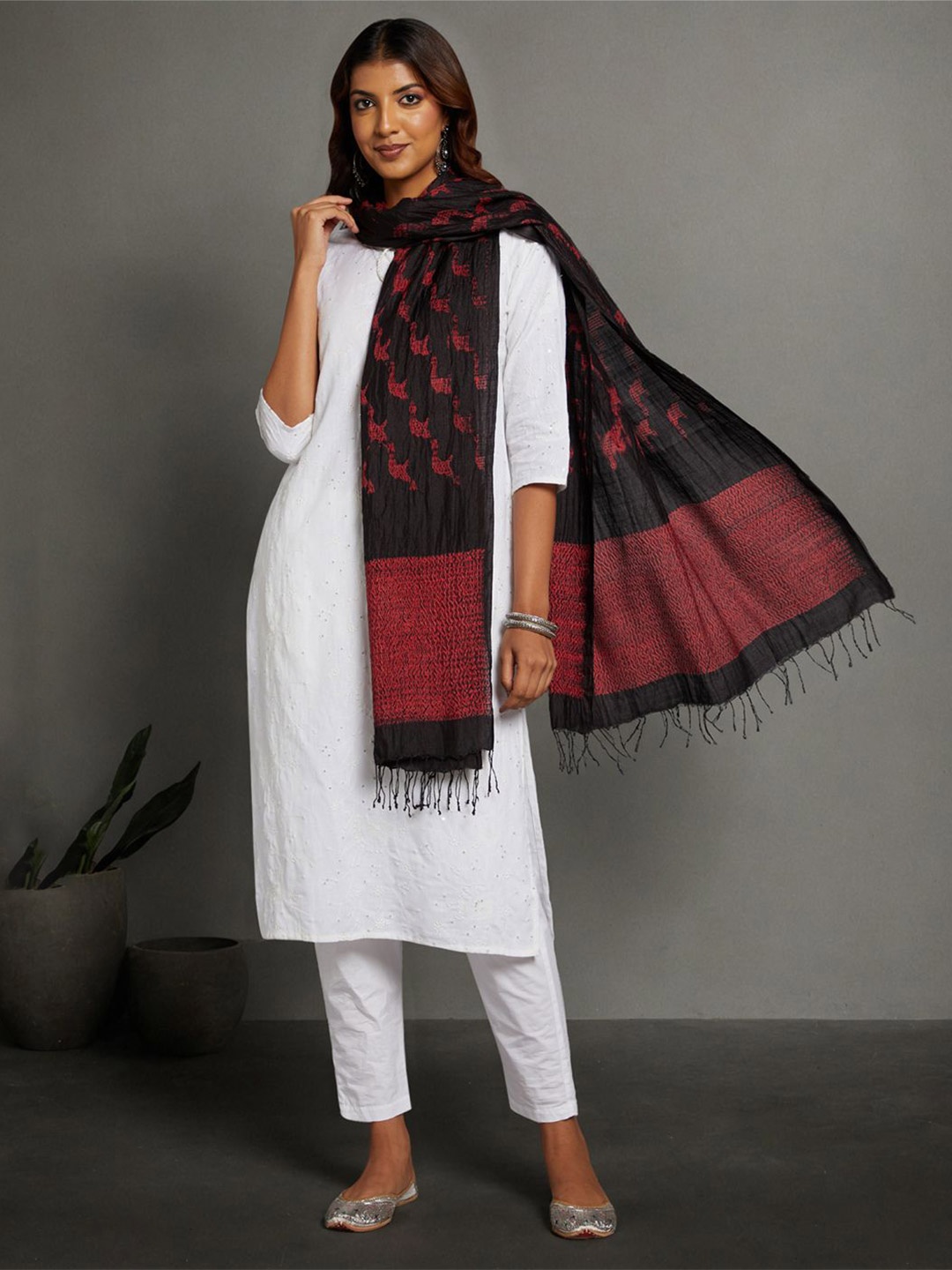 

ArtEastri Abstract Shibori Silk Dupatta, Black