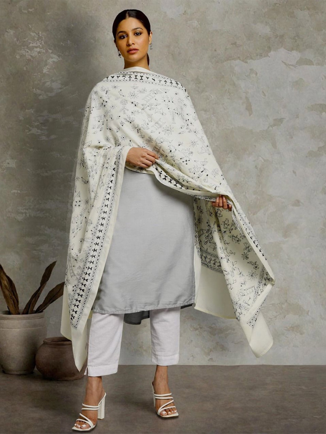 

ArtEastri Kantha Cotton Dupatta, Cream