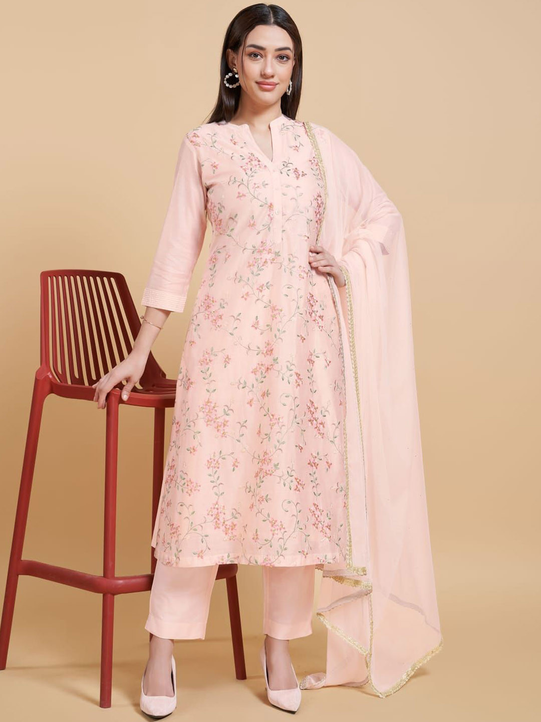 

Suha Women Floral Embroidered Regular Thread Work Kurta with Trousers & With Dupatta, Pink