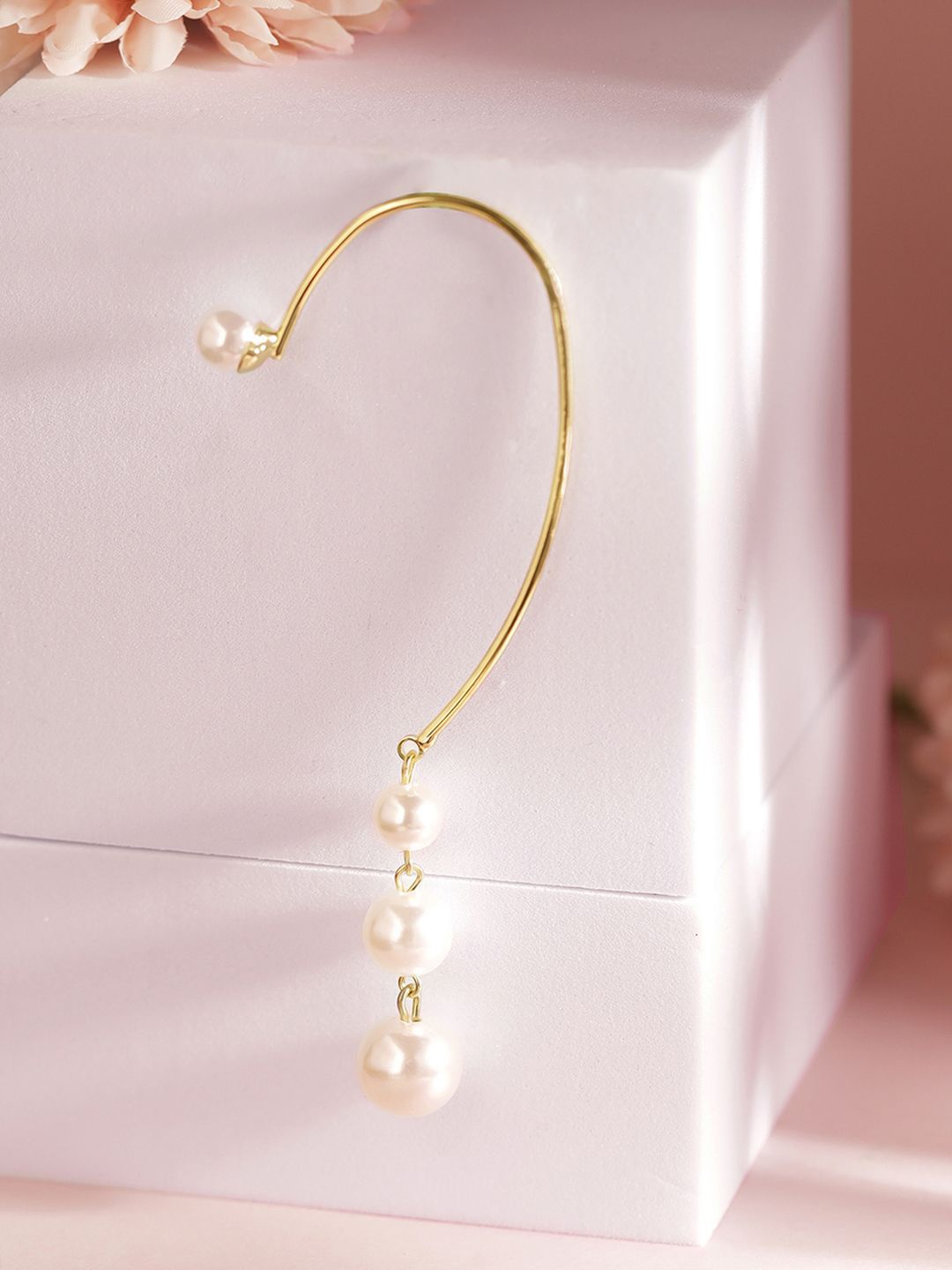 

Priyaasi Gold-Plated Pearl Beaded Contemporary Ear Cuff