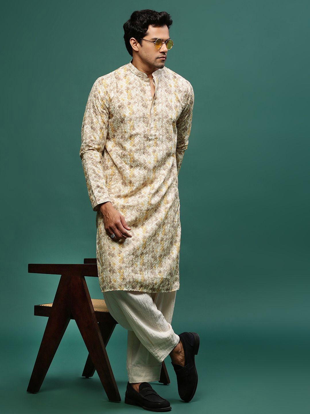 

Sangria Brown Floral Printed Mandarin Collar Chikankari Cotton Straight Kurta