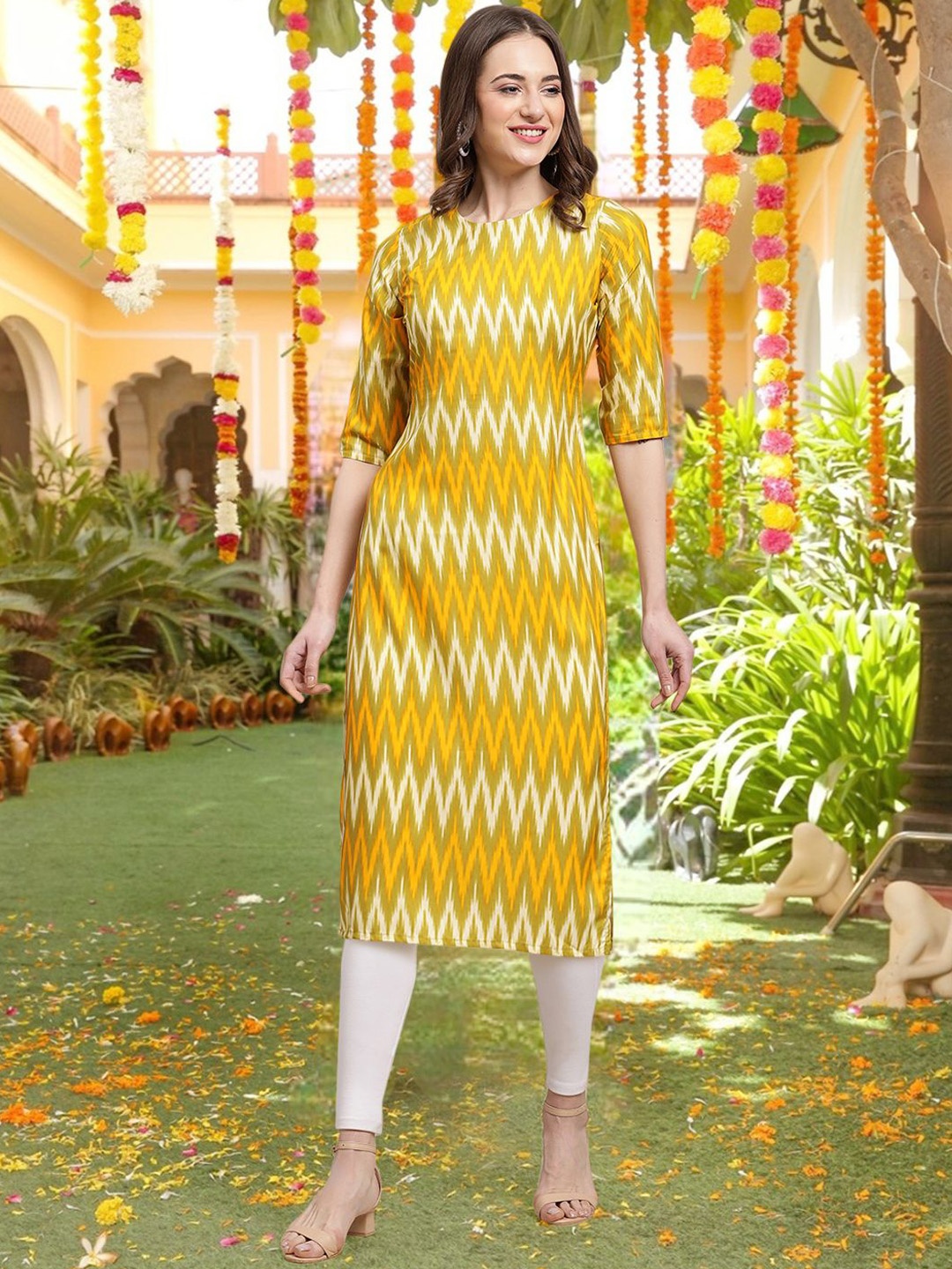 

7Threads Geometric Printed Round Neck Straight Kurta, Mustard