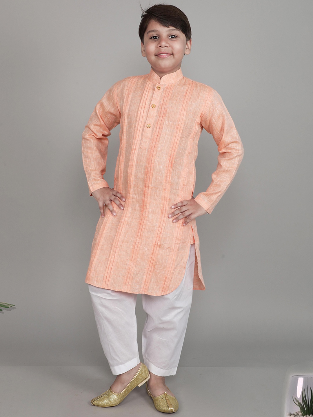 

Little Clothings Boys Mandarin Collar Pleated Linen Kurta With Pyjama, Peach