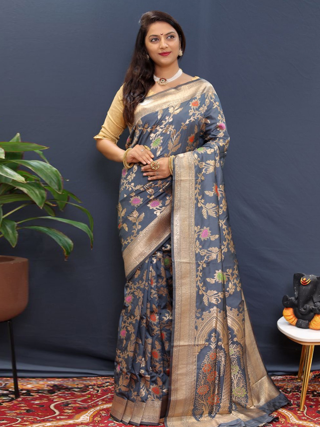 

Royal Rajgharana Saree Floral Zari Pure Silk Banarasi Sarees, Grey