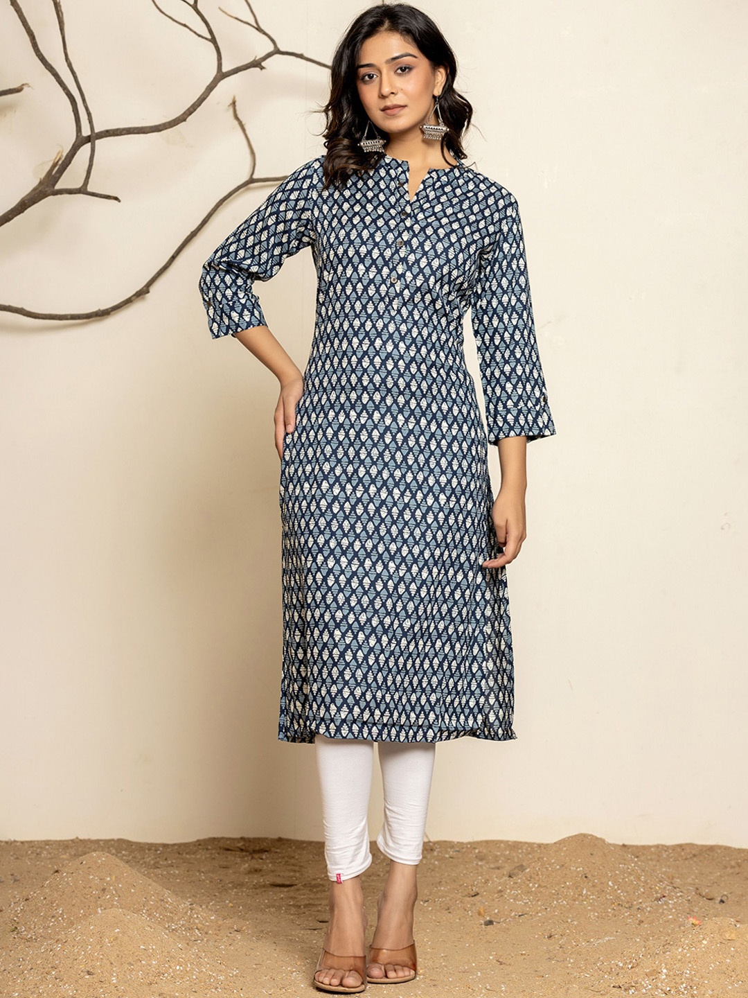 

Rouhab Geometric Printed Straight Kurta, Blue