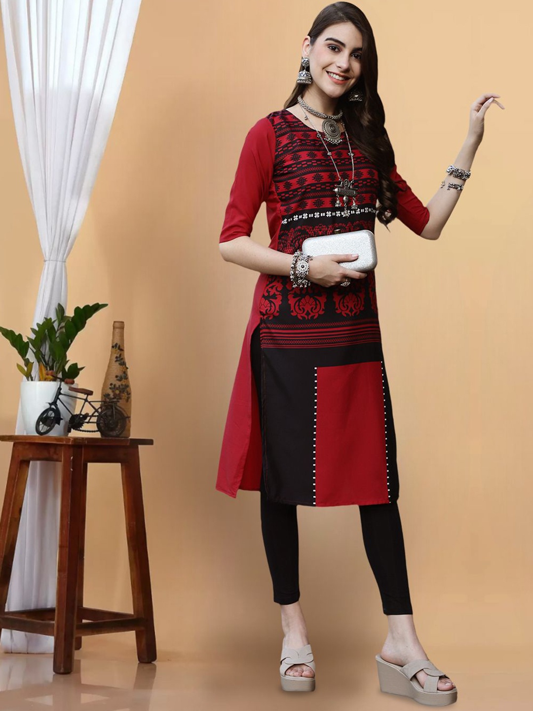 

7Threads Geometric Printed Round Neck Straight Kurta, Red