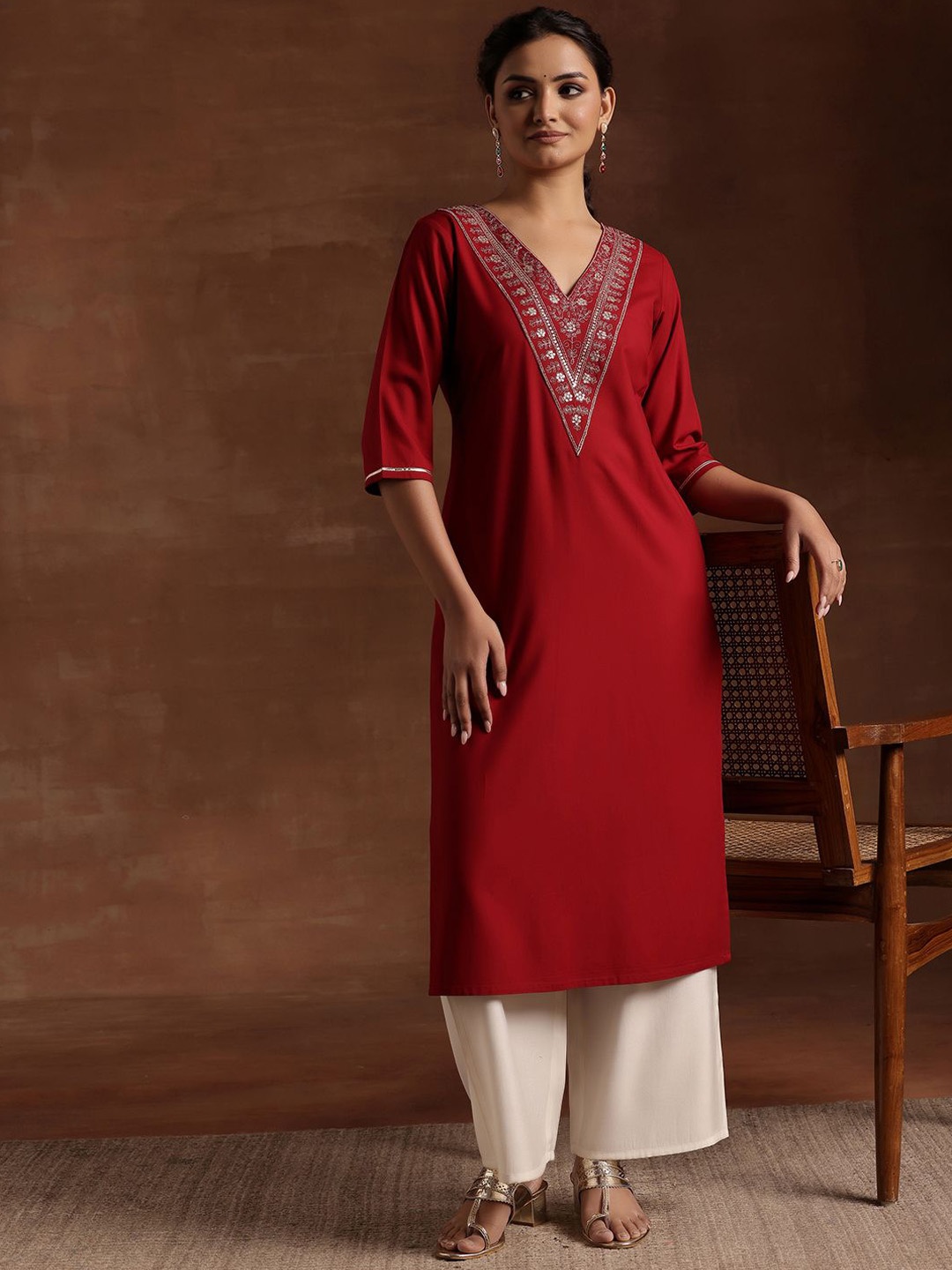 

Libas Floral Yoke Design V-Neck Thread Work Straight Kurta, Maroon