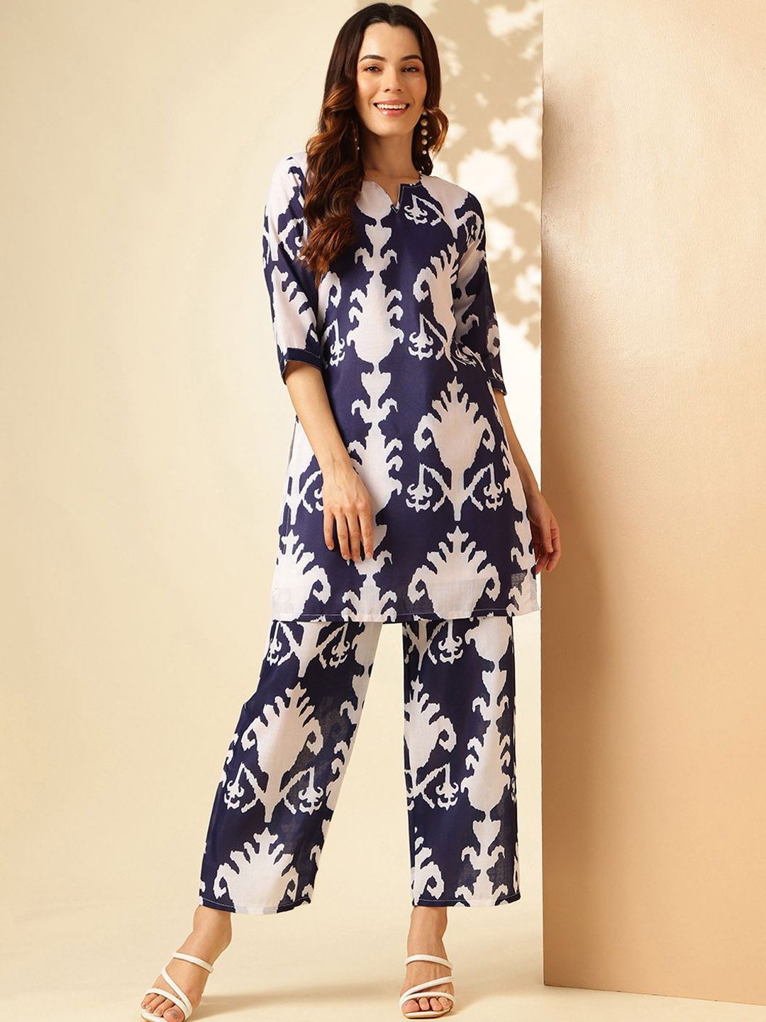 

Anouk Floral Printed Notch Neck Linen Short Kurta with Trousers, Blue
