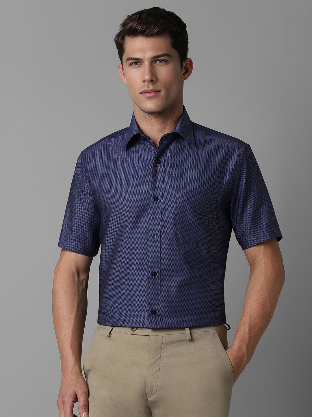 

Louis Philippe Men Classic Opaque Printed Formal Shirt, Navy blue