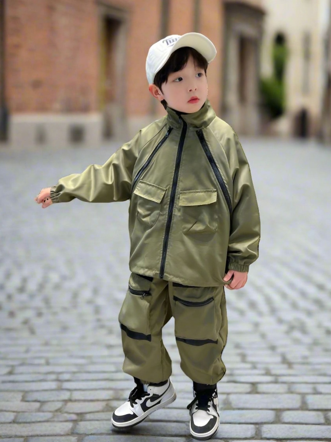 

TrendyKid Boys High Neck Sweatshirt with Trousers, Green