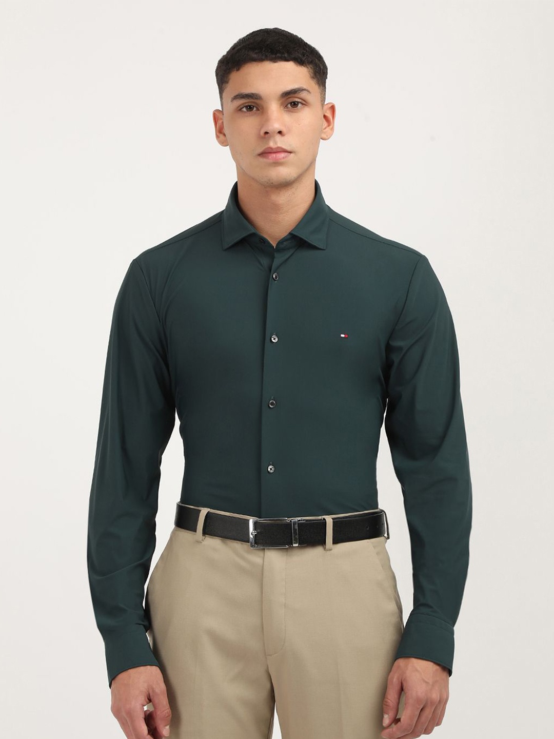 

Tommy Hilfiger Men Spread Collar Solid Cotton Casual Shirt, Green