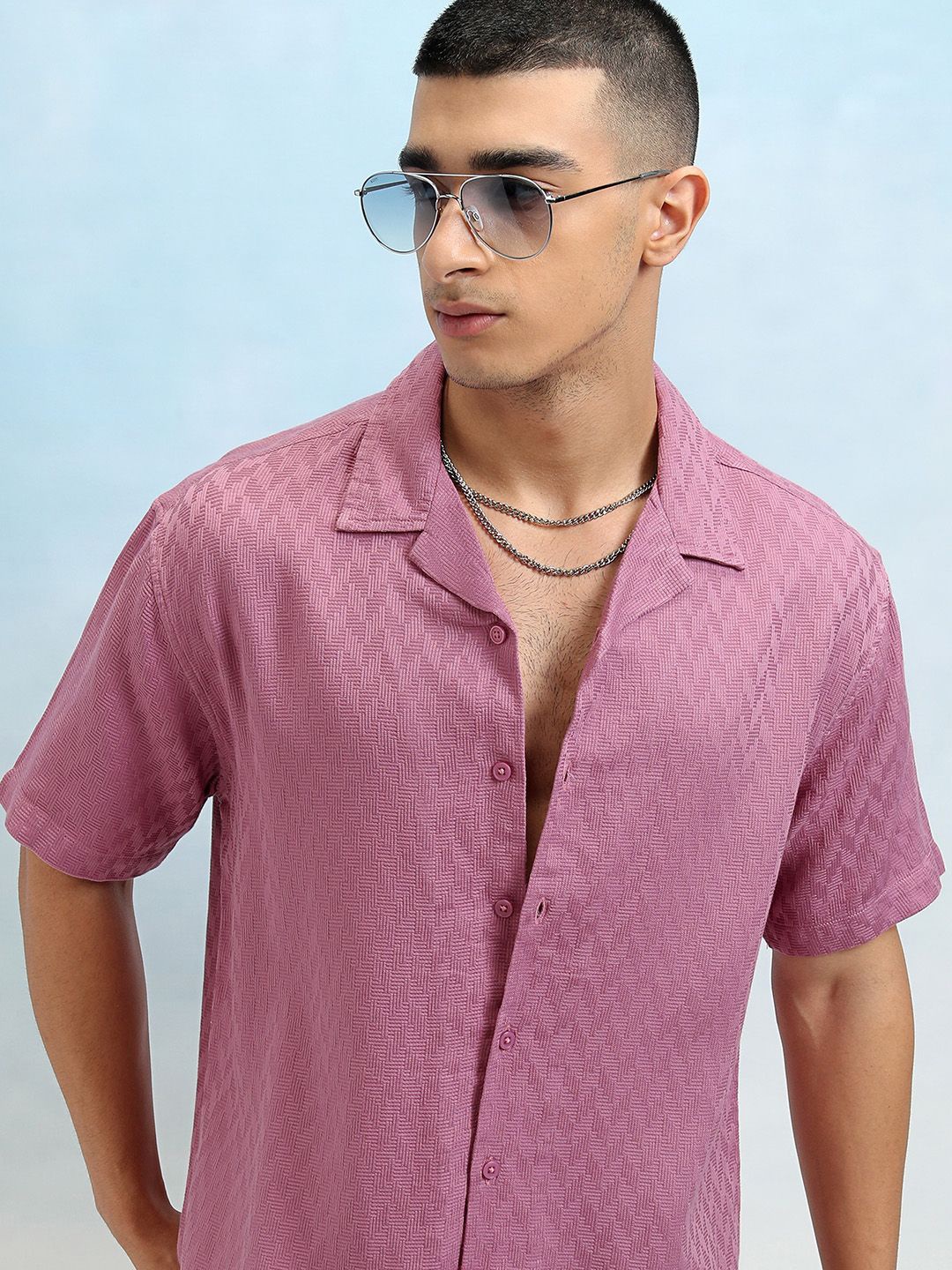 

HIGHLANDER Men Mauve Dobby Textured Solid Cuban Collar Relaxed Shirt, Pink