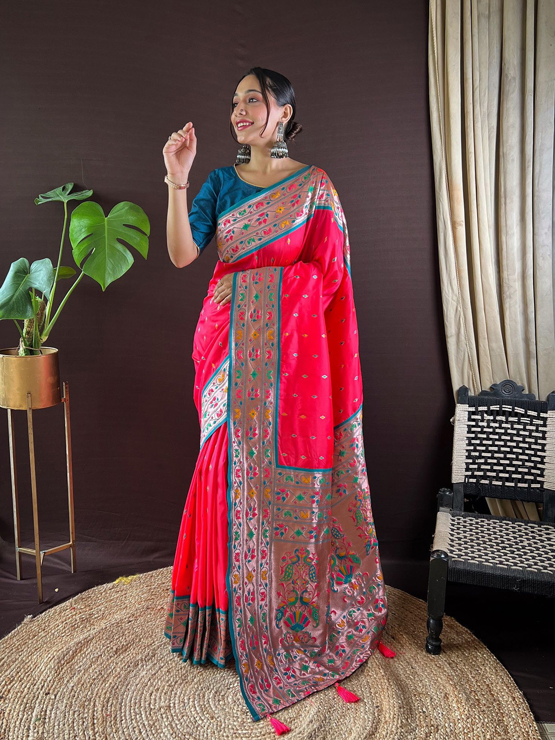 

Divyadham Textiles Woven Design Zari Pure Silk Paithani Saree, Pink