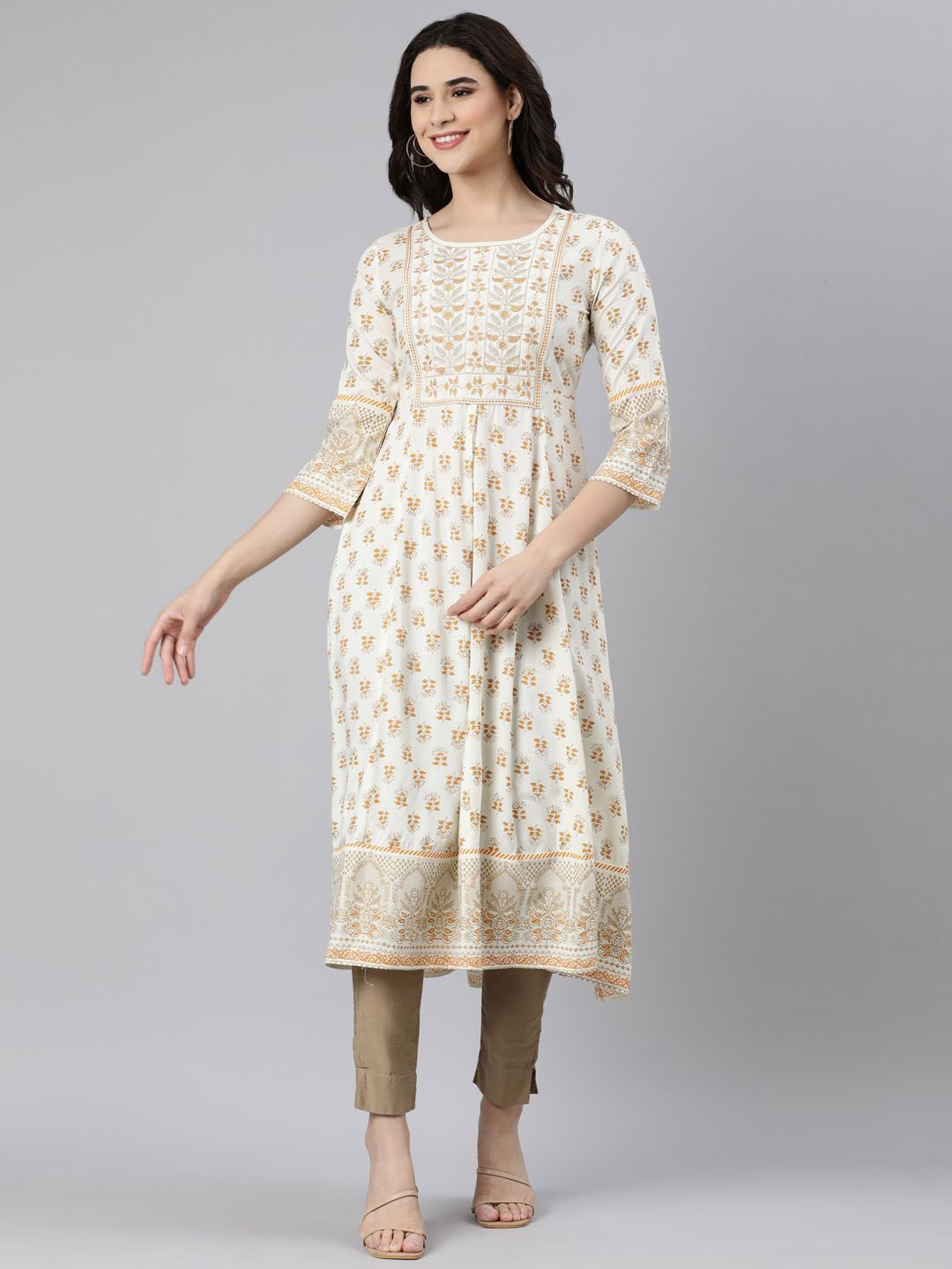 

Souchii Floral Printed Thread Work Kurta, Cream