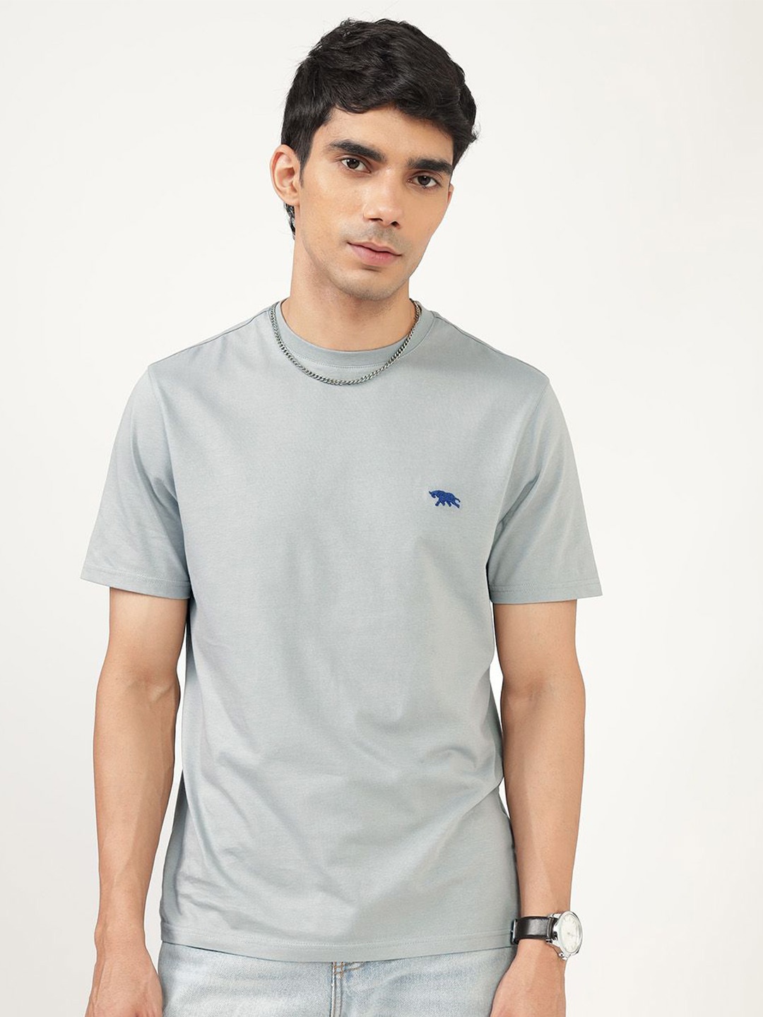 

Andamen Men Solid Round Neck Cotton T-Shirt, Grey
