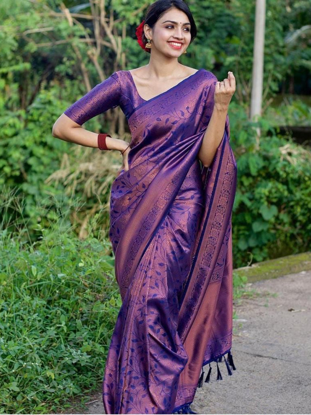 

LeeliPeeri Women's Floral Woven Design Zari Saree, Violet