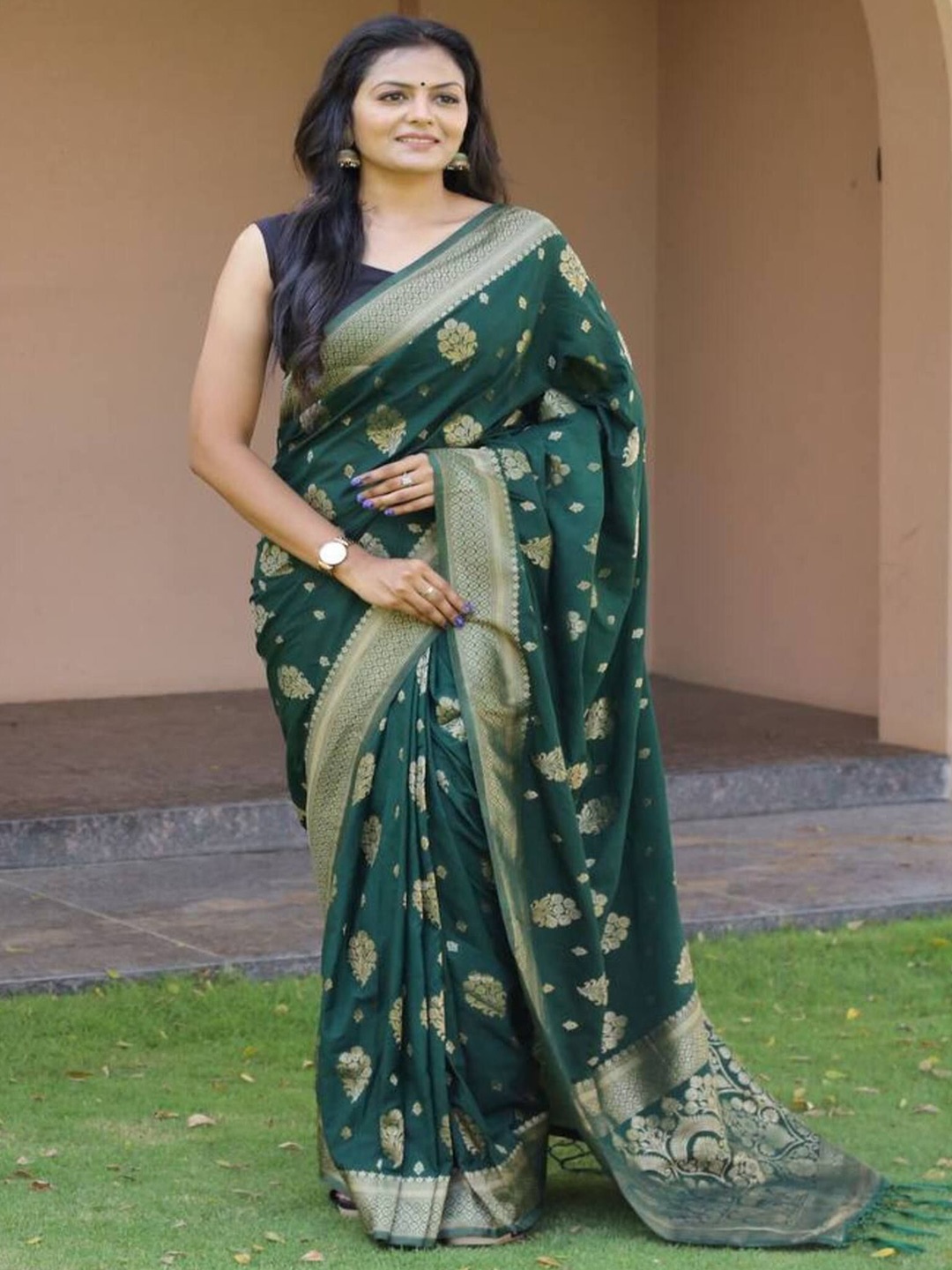 

Sanwariya Silk Woven Design Zari woven design Kanjeevaram Saree, Green