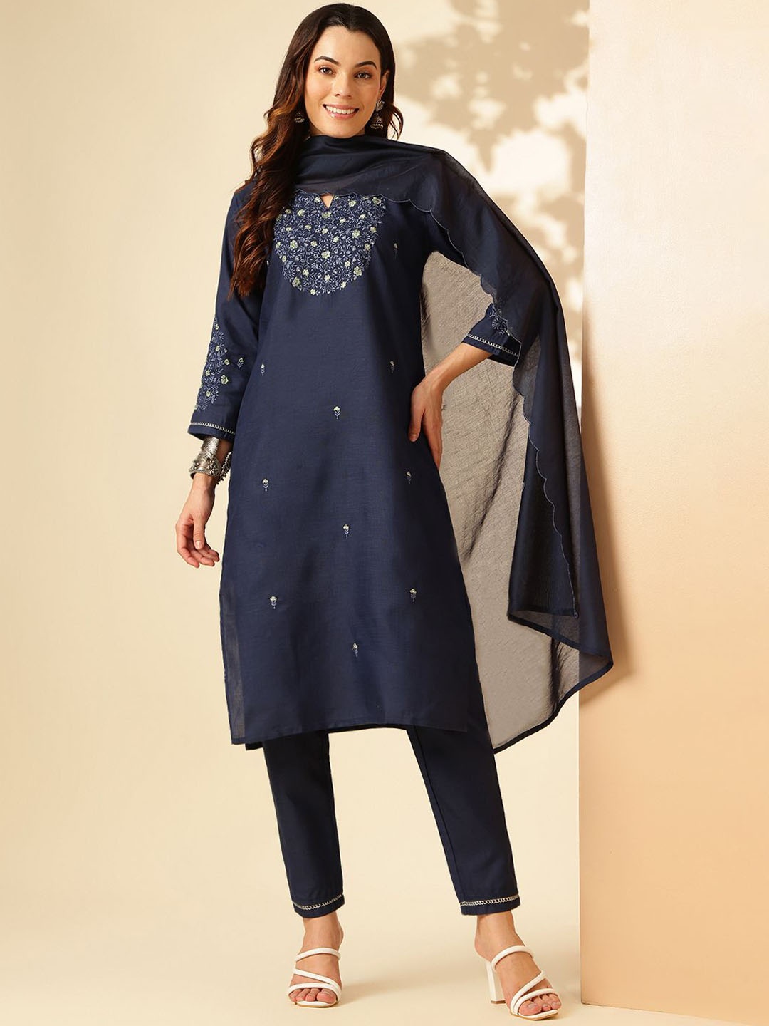 

Anouk Floral Embroidered Regular Thread Work Straight Kurta with Trousers & Dupatta, Navy blue