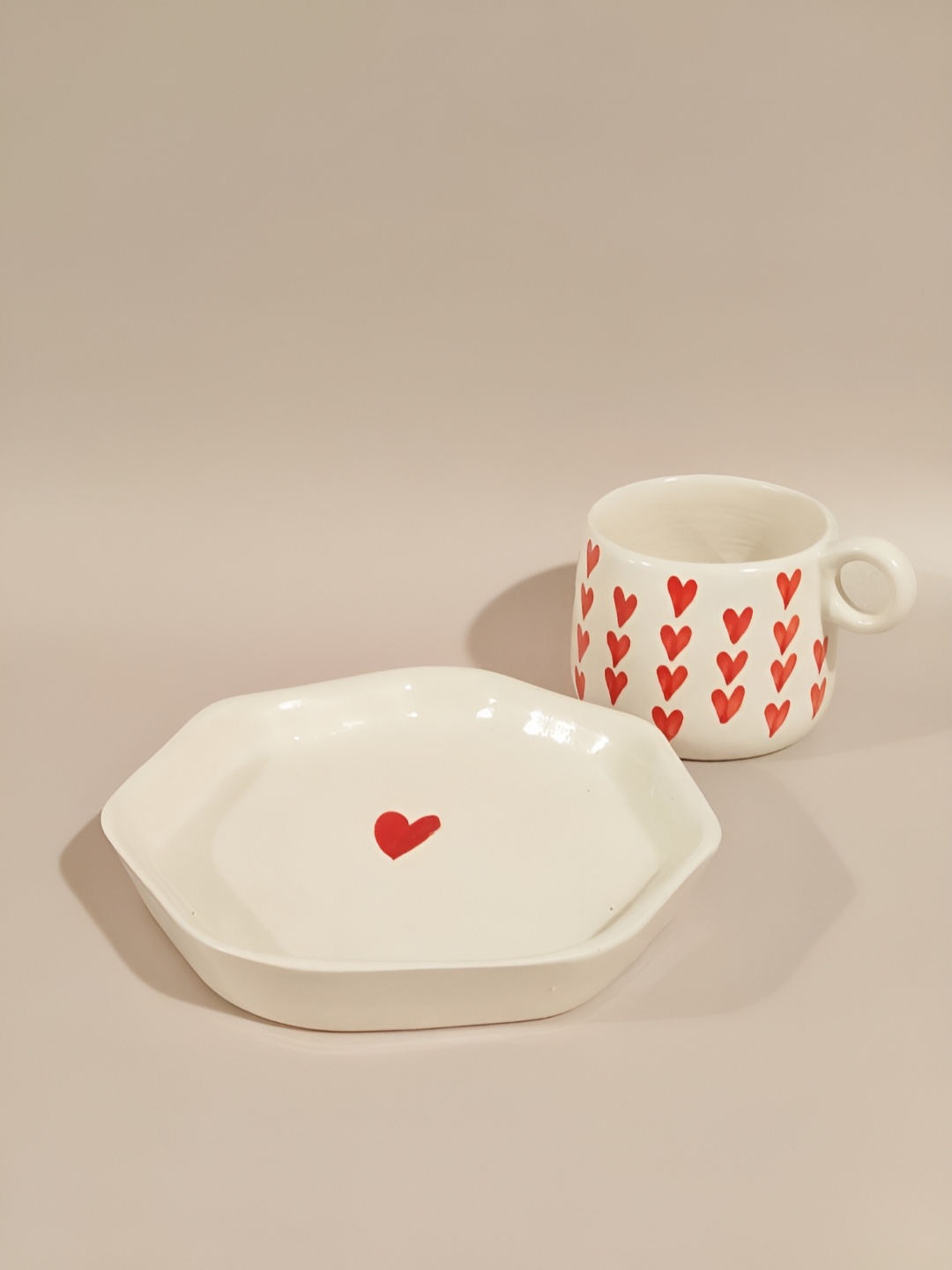 

One Posh Home Red & Cream 2 Pieces Printed Stoneware Glossy Mug With Dessert Plate
