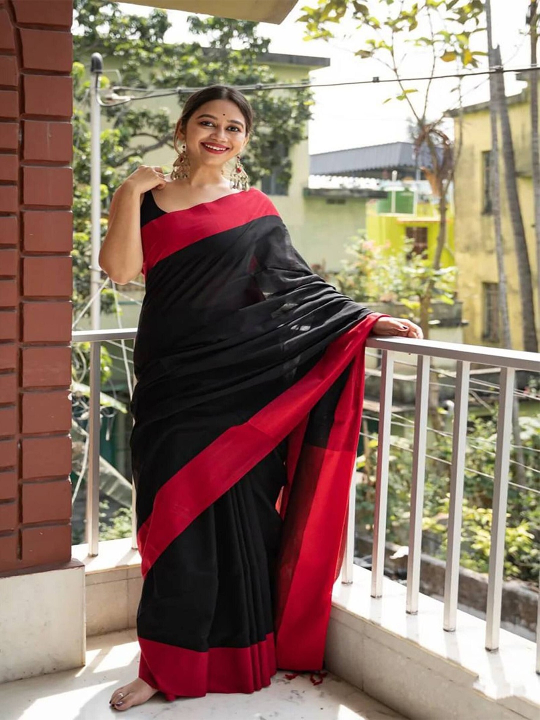 

SANJANA SILK Kanjeevaram Saree, Black
