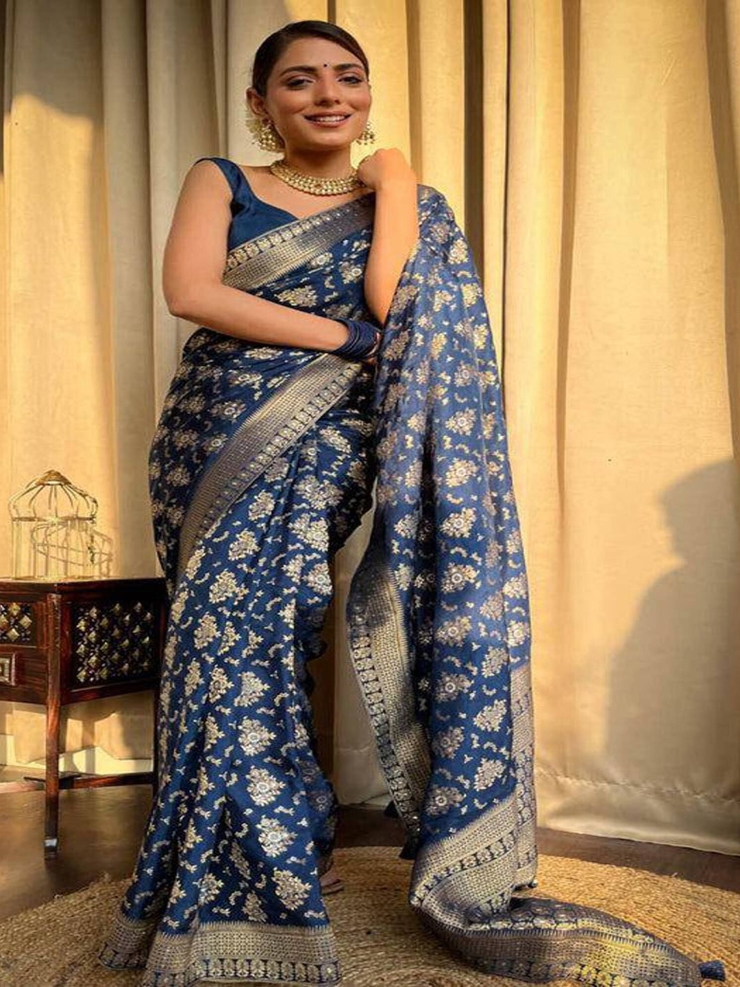 

SANJANA SILK Ethnic Motifs Zari Kanjeevaram Saree, Navy blue