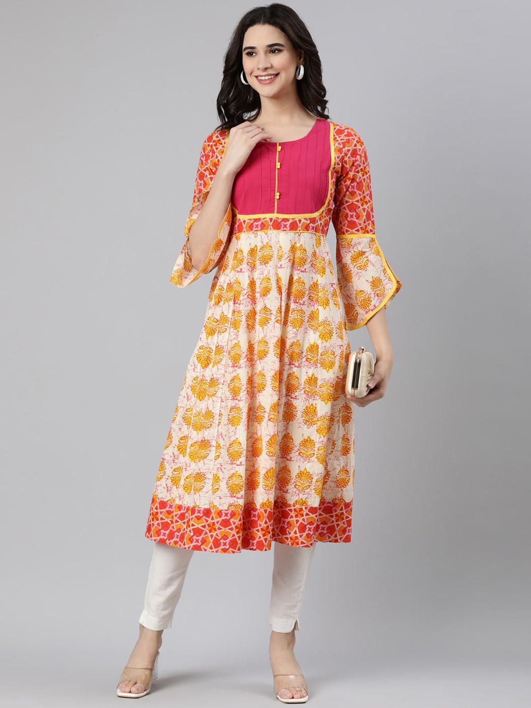 

Souchii Women Floral Printed Cotton Anarkali Kurtas, Off white